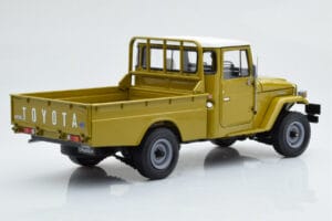 Toyota Land Cruiser 40 4x4 Pickup Oliiv Kyosho 1:18 08958K Metall - pilt 4/8