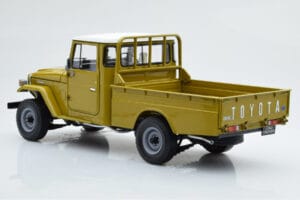 Toyota Land Cruiser 40 4x4 Pickup Oliiv Kyosho 1:18 08958K Metall - pilt 7/8