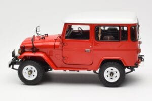 Toyota Land Cruiser FJ40 Van Punane Kyosho 1:18 08971R Metall - pilt 4/8