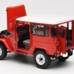 Toyota Land Cruiser FJ40 Van Punane Kyosho 1:18 - image 5 of 8