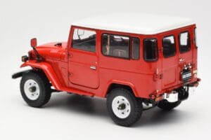 Toyota Land Cruiser FJ40 Van Punane Kyosho 1:18 08971R Metall - pilt 7/8