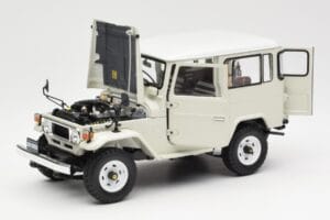 Toyota Land Cruiser FJ40 Van Valge Kyosho 1:18 08971W Metall - pilt 2/8
