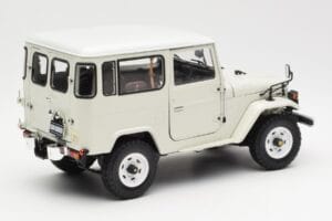 Toyota Land Cruiser FJ40 Van Valge Kyosho 1:18 08971W Metall - pilt 3/8