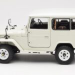 Toyota Land Cruiser FJ40 Van Valge Kyosho 1:18 - image 4 of 8