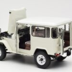 Toyota Land Cruiser FJ40 Van Valge Kyosho 1:18 - image 5 of 8