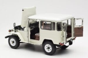 Toyota Land Cruiser FJ40 Van Valge Kyosho 1:18 08971W Metall - pilt 5/8