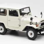 Toyota Land Cruiser FJ40 Van Valge Kyosho 1:18 - image 6 of 8