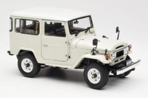 Toyota Land Cruiser FJ40 Van Valge Kyosho 1:18 08971W Metall - pilt 6/8