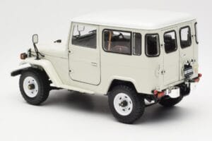 Toyota Land Cruiser FJ40 Van Valge Kyosho 1:18 08971W Metall - pilt 7/8