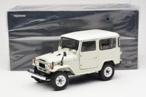 Toyota Land Cruiser FJ40 Van Valge Kyosho 1:18 08971W Metall - pilt 8/8