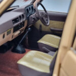 Toyota Land Cruiser 60 Beež Lisaosadega Kyosho 1:18 - image 11 of 12