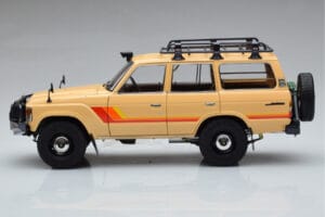 Toyota Land Cruiser 60 Beež Lisaosadega Kyosho 1:18 08956XBE Metall - pilt 4/12
