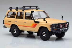 Toyota Land Cruiser 60 Beež Lisaosadega Kyosho 1:18 08956XBE Metall - pilt 5/12