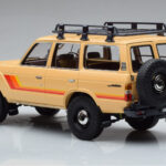 Toyota Land Cruiser 60 Beež Lisaosadega Kyosho 1:18 - image 6 of 12