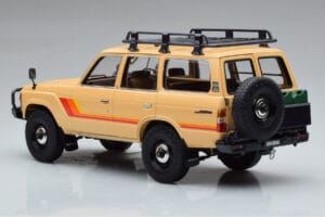 Toyota Land Cruiser 60 Beež Lisaosadega Kyosho 1:18 08956XBE Metall - pilt 6/12