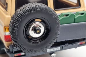 Toyota Land Cruiser 60 Beež Lisaosadega Kyosho 1:18 08956XBE Metall - pilt 7/12