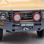 Toyota Land Cruiser 60 Beež Lisaosadega Kyosho 1:18 - image 9 of 12