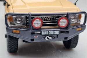 Toyota Land Cruiser 60 Beež Lisaosadega Kyosho 1:18 08956XBE Metall - pilt 9/12
