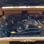 Toyota Land Cruiser 60 Beež Lisaosadega Kyosho 1:18 - image 10 of 12