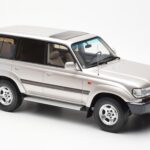 Toyota Land Cruiser HDJ80 Beež Metallik Otto 1:18 - image 4 of 6