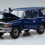 Toyota Land Cruiser J76 Sinine Almost Real 1:18 - image 2 of 7