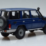 Toyota Land Cruiser J76 Sinine Almost Real 1:18 - image 3 of 7