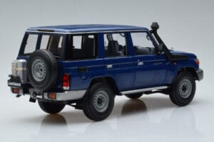 Toyota Land Cruiser J76 Sinine Almost Real 1:18 870101 Metall - pilt 3/7