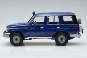 Toyota Land Cruiser J76 Sinine Almost Real 1:18 870101 Metall - pilt 4/7