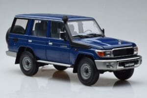 Toyota Land Cruiser J76 Sinine Almost Real 1:18 870101 Metall - pilt 5/7