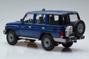 Toyota Land Cruiser J76 Sinine Almost Real 1:18 870101 Metall - pilt 6/7