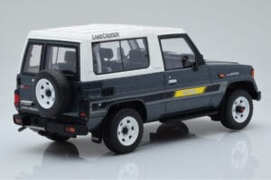 Toyota Land Cruiser LJ73 Hall Otto 1:18 OT437 Vaik - pilt 2/6