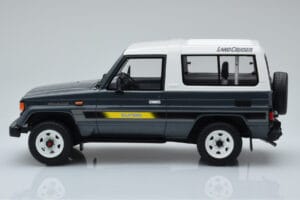 Toyota Land Cruiser LJ73 Hall Otto 1:18 OT437 Vaik - pilt 3/6