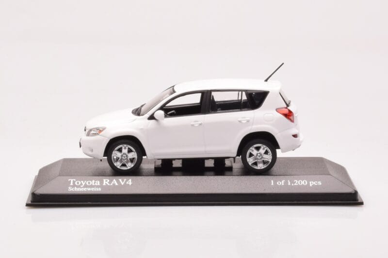 Toyota RAV4 XA30 Valge Minichamps 1:43