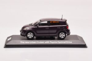 Toyota Urban Cruiser Violett Metallik Minichamps 1:43