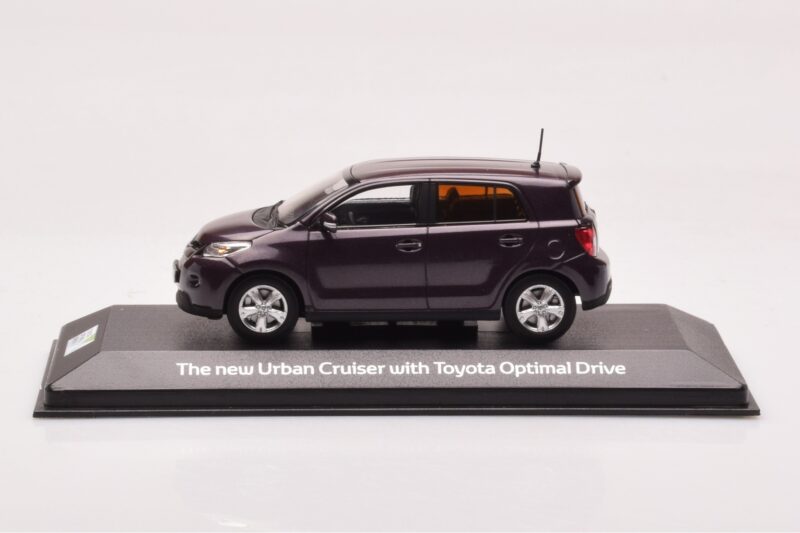 Toyota Urban Cruiser Violett Metallik Minichamps 1:43