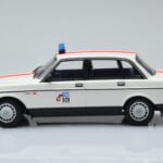 Volvo 240 GL Politsei Belgia Minichamps 1:18 - image 3 of 6