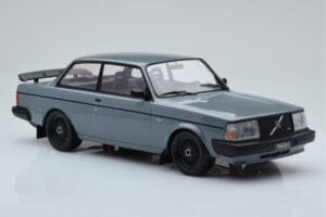 Volvo 240 Turbo Hall IXO 1:18 18CMC089 Metall - pilt 4/6