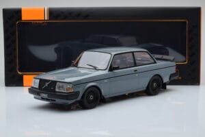 Volvo 240 Turbo Hall IXO 1:18 18CMC089 Metall - pilt 6/6