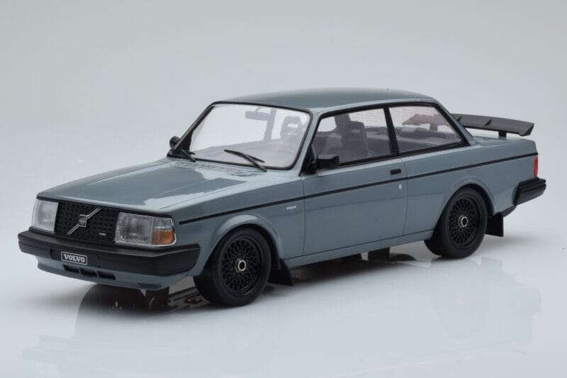 Volvo 240 Turbo Hall IXO 1:18