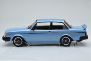 Volvo 240 Turbo Helesininine IXO 1:18 18MCC090 Metall - pilt 3/6
