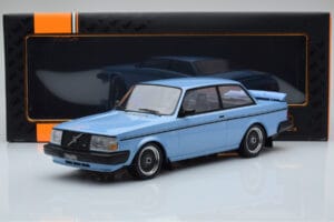 Volvo 240 Turbo Helesininine IXO 1:18 18MCC090 Metall - pilt 6/6