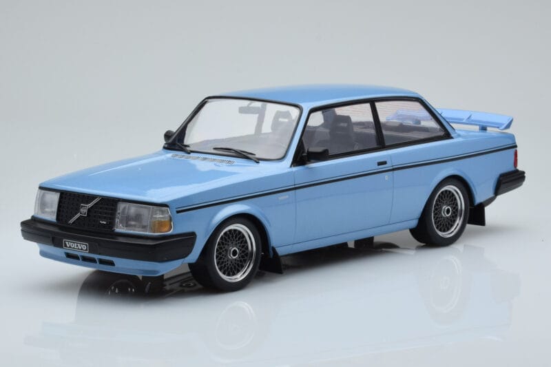 Volvo 240 Turbo Helesininine IXO 1:18