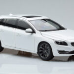 Volvo V60 D3 Crystal Valge FAW 1:18 - image 5 of 7