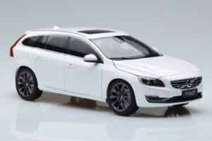 Volvo V60 D3 Crystal Valge FAW 1:18 9430840 Metall - pilt 5/7