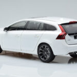 Volvo V60 D3 Crystal Valge FAW 1:18 - image 6 of 7