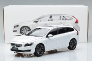 Volvo V60 D3 Crystal Valge FAW 1:18 9430840 Metall - pilt 7/7