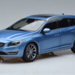 Volvo V60 D3 Power Sinine FAW 1:18 9430839 Metall