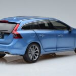 Volvo V60 D3 Power Sinine FAW 1:18 9430839 Metall - image 3 of 7