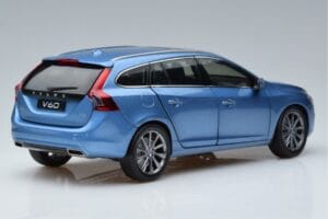 Volvo V60 D3 Power Sinine FAW 1:18 9430839 Metall - pilt 3/7