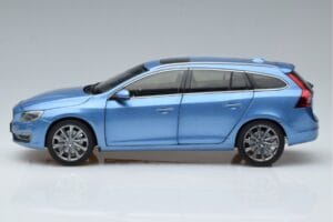 Volvo V60 D3 Power Sinine FAW 1:18 9430839 Metall - pilt 4/7